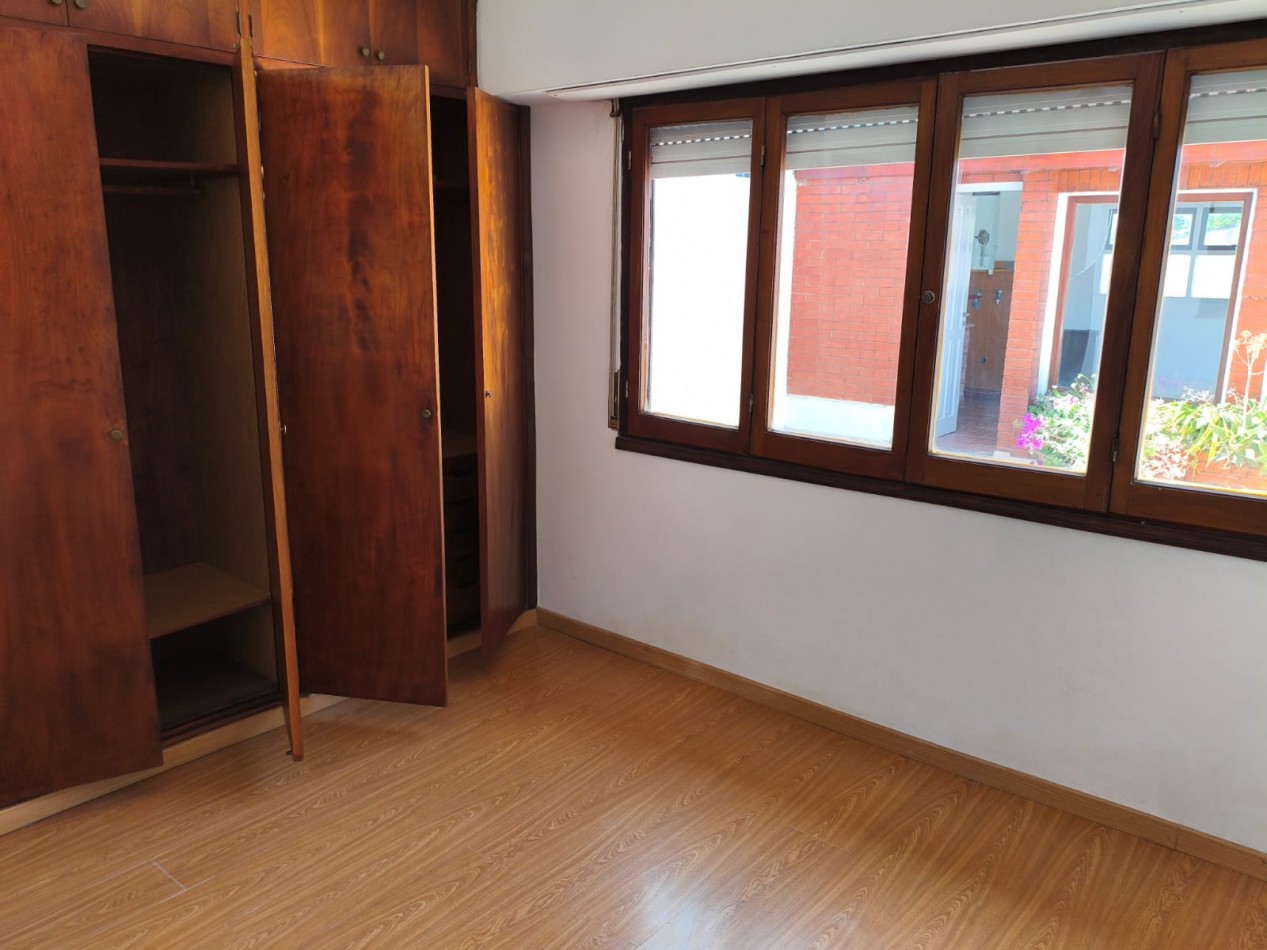 p.h.   3 ambientes amplios muy luminoso  con 2 patios quincho, 1er Piso por escalera