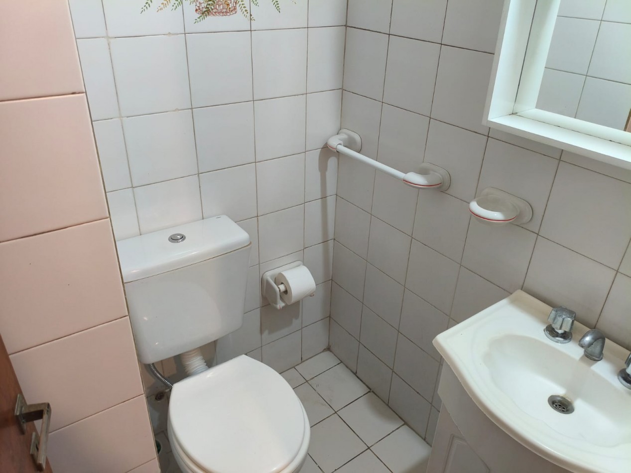 p.h.   3 ambientes amplios muy luminoso  con 2 patios quincho, 1er Piso por escalera