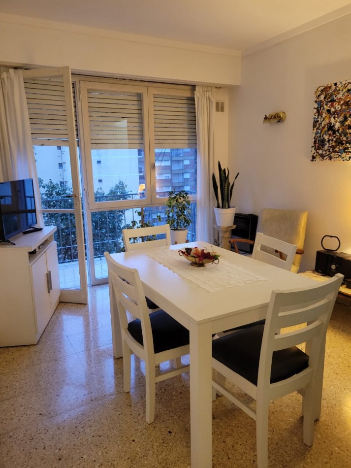 2 AMBIENTES A LA CALLE