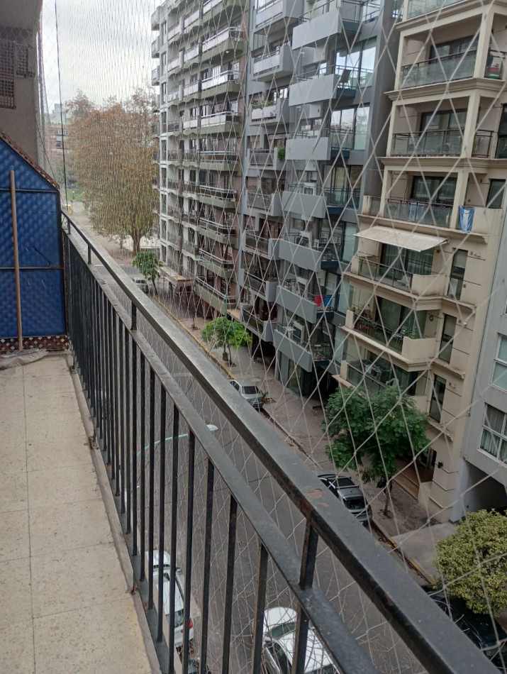 1 ambiente a la calle con balcon AMOBLADO