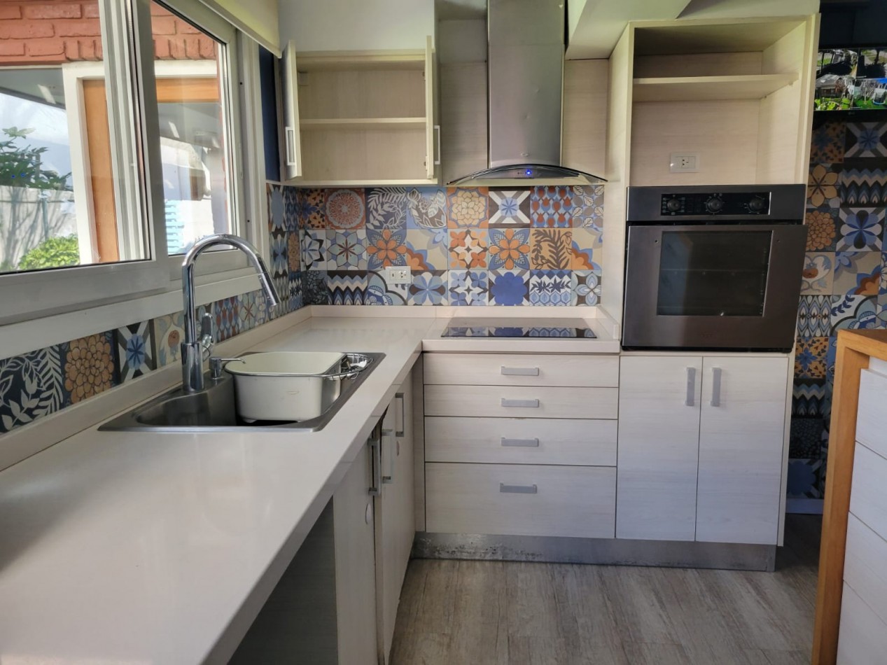 CHALET 3 AMBIENTES CON PARQUE