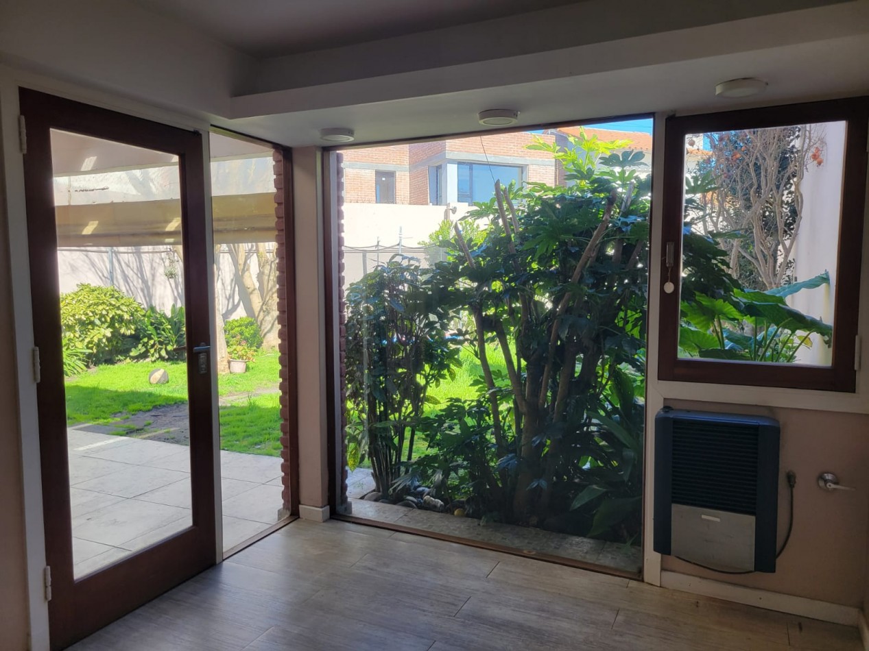 CHALET 3 AMBIENTES CON PARQUE