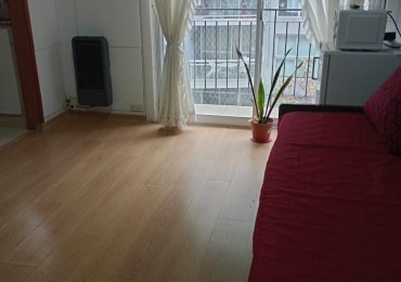 1 ambiente a la calle con balcon AMOBLADO